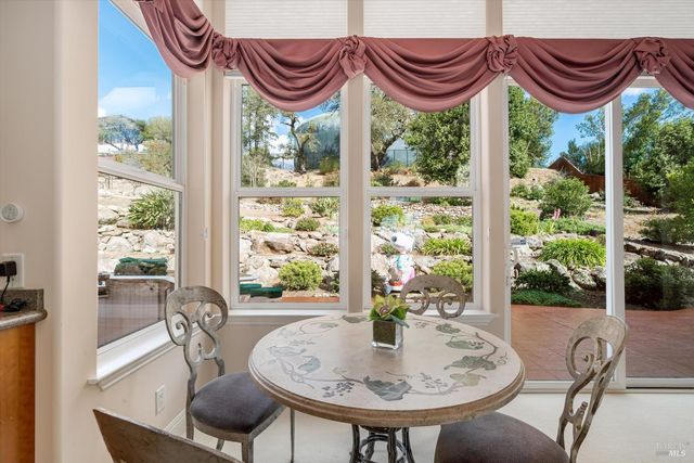 3729 Skyfarm Dr, Santa Rosa, CA 95403