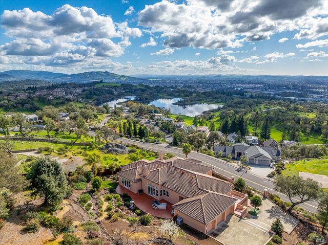 3729 Skyfarm Dr, Santa Rosa, CA 95403