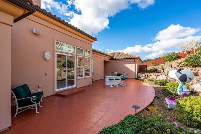 3729 Skyfarm Dr, Santa Rosa, CA 95403