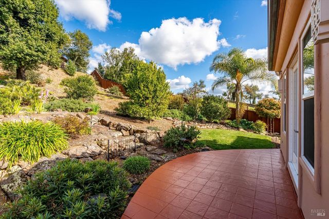 3729 Skyfarm Dr, Santa Rosa, CA 95403