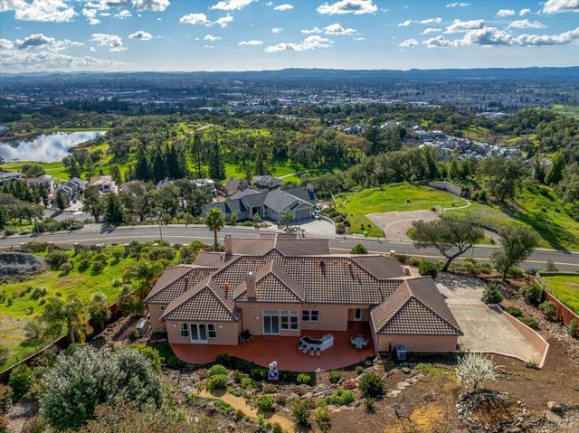 3729 Skyfarm Dr, Santa Rosa, CA 95403