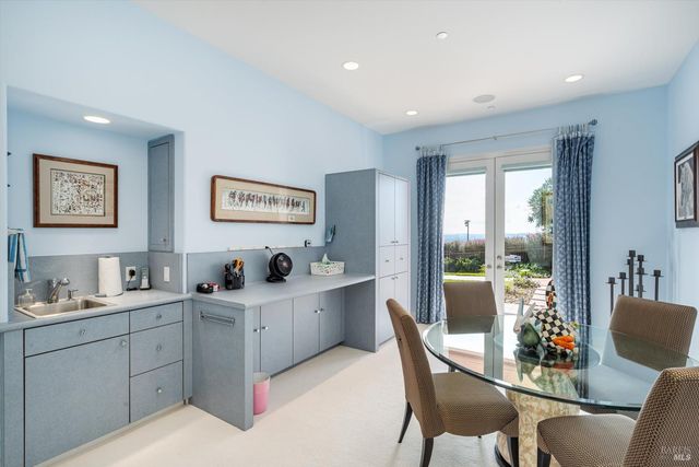 3729 Skyfarm Dr, Santa Rosa, CA 95403