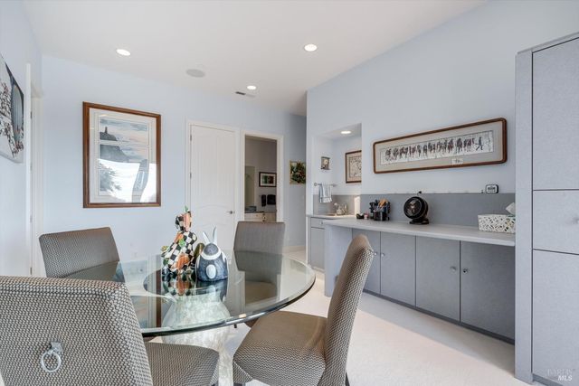 3729 Skyfarm Dr, Santa Rosa, CA 95403