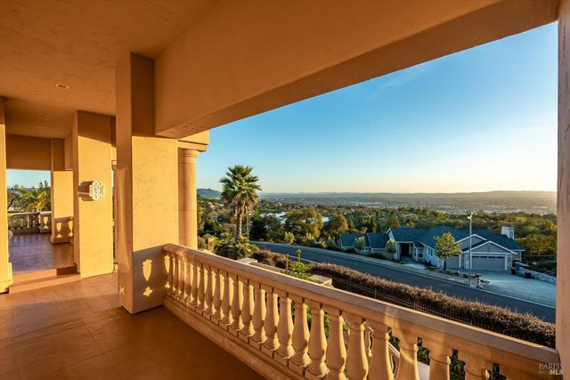 3729 Skyfarm Dr, Santa Rosa, CA 95403