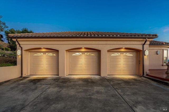 3729 Skyfarm Dr, Santa Rosa, CA 95403