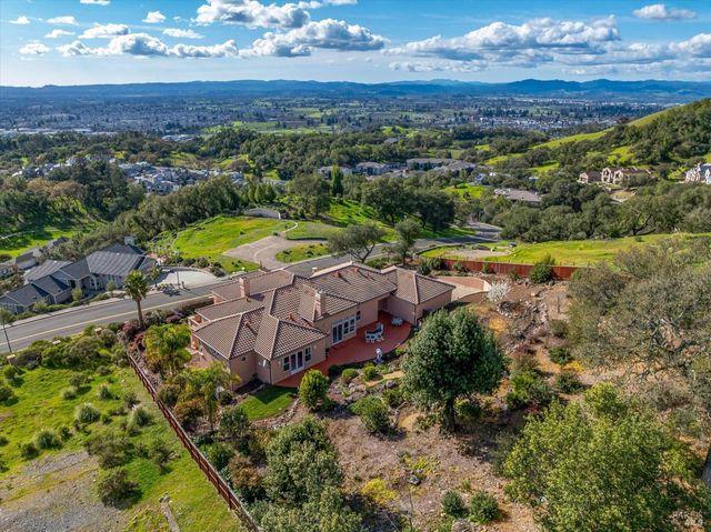 3729 Skyfarm Dr, Santa Rosa, CA 95403