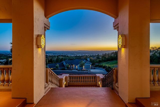 3729 Skyfarm Dr, Santa Rosa, CA 95403