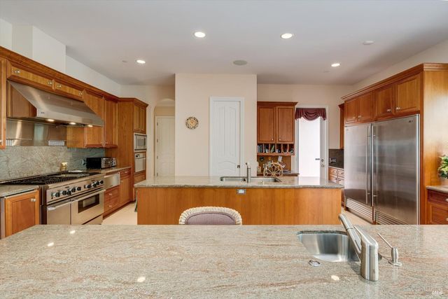 3729 Skyfarm Dr, Santa Rosa, CA 95403