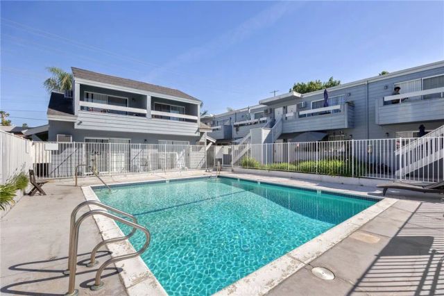 20930 Parthenia, Canoga Park, CA 91304
