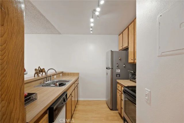 20930 Parthenia, Canoga Park, CA 91304