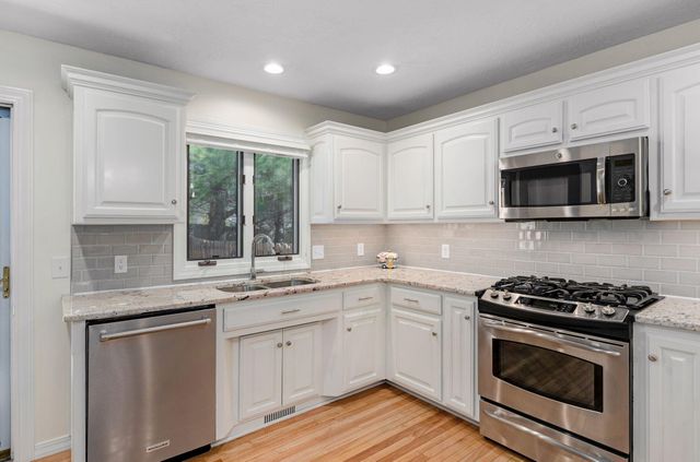 363 E Degraffenreid Street, Springfield, MO 65810