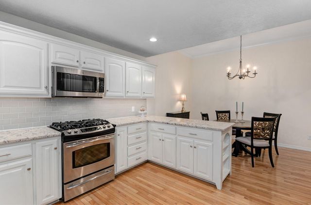 363 E Degraffenreid Street, Springfield, MO 65810