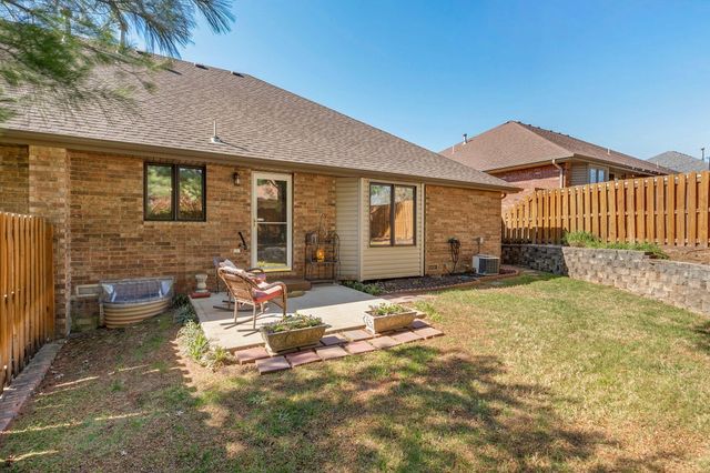 363 E Degraffenreid Street, Springfield, MO 65810