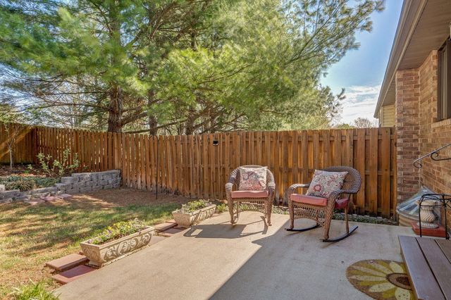 363 E Degraffenreid Street, Springfield, MO 65810