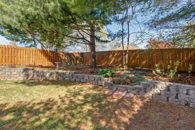 363 E Degraffenreid Street, Springfield, MO 65810