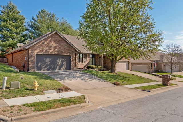 363 E Degraffenreid Street, Springfield, MO 65810