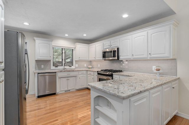 363 E Degraffenreid Street, Springfield, MO 65810