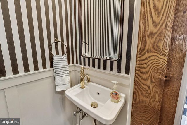 906 8TH ST NE, Washington, DC 20002