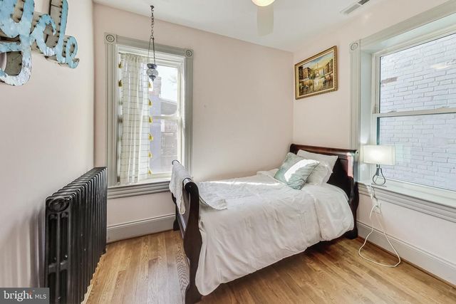 906 8TH ST NE, Washington, DC 20002