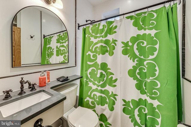 906 8TH ST NE, Washington, DC 20002