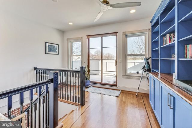 906 8TH ST NE, Washington, DC 20002