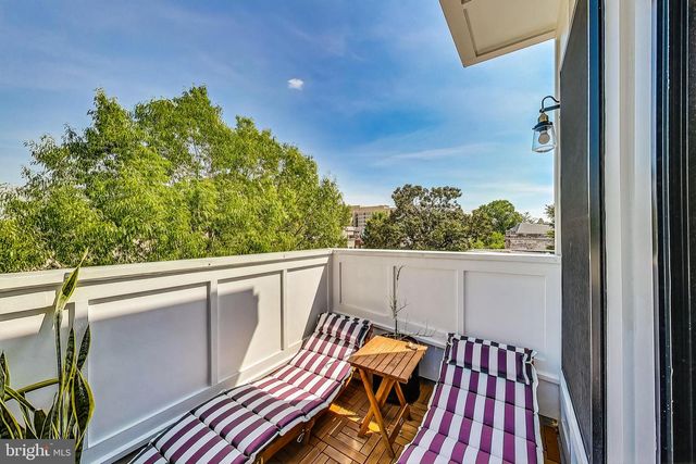 906 8TH ST NE, Washington, DC 20002