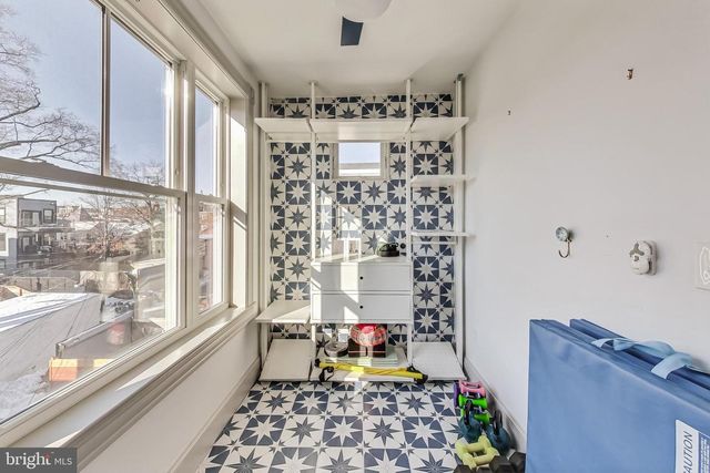 906 8TH ST NE, Washington, DC 20002