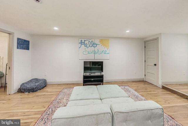 906 8TH ST NE, Washington, DC 20002