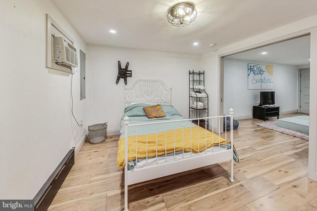 906 8TH ST NE, Washington, DC 20002