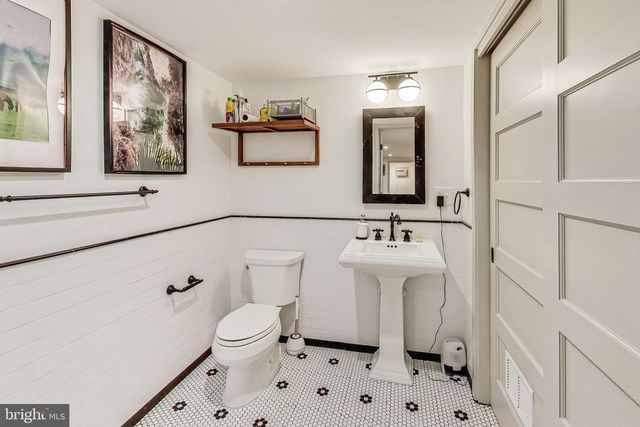 906 8TH ST NE, Washington, DC 20002