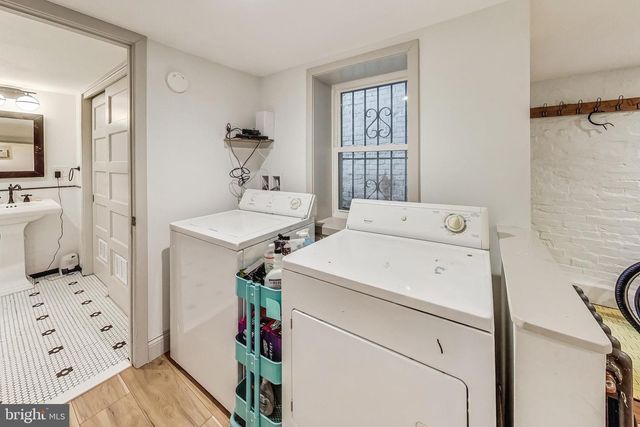 906 8TH ST NE, Washington, DC 20002