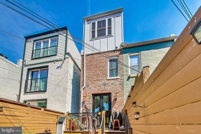 906 8TH ST NE, Washington, DC 20002