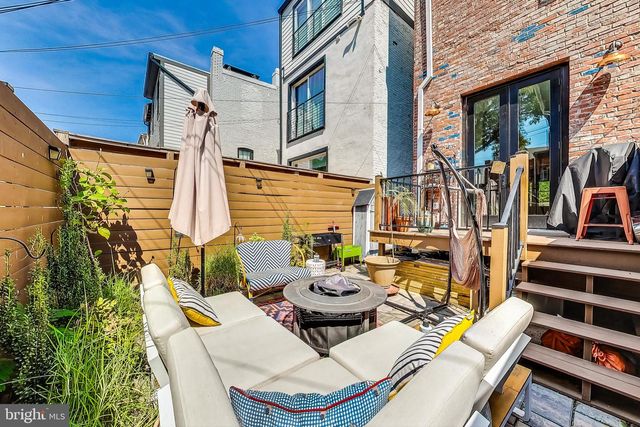 906 8TH ST NE, Washington, DC 20002