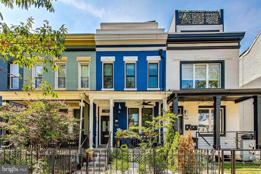 906 8TH ST NE, Washington, DC 20002