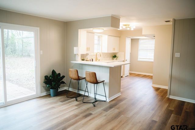 3131 Greg Ln, Tyler, TX 75701