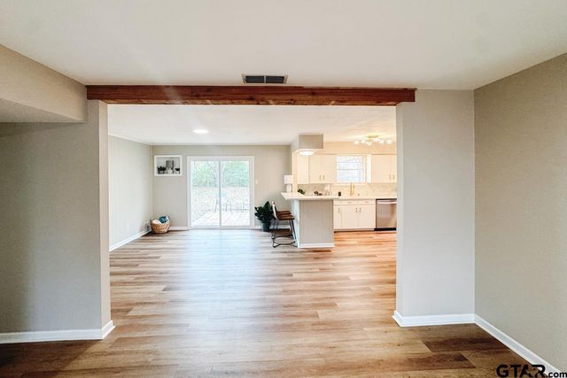 3131 Greg Ln, Tyler, TX 75701