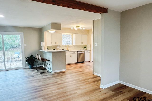 3131 Greg Ln, Tyler, TX 75701