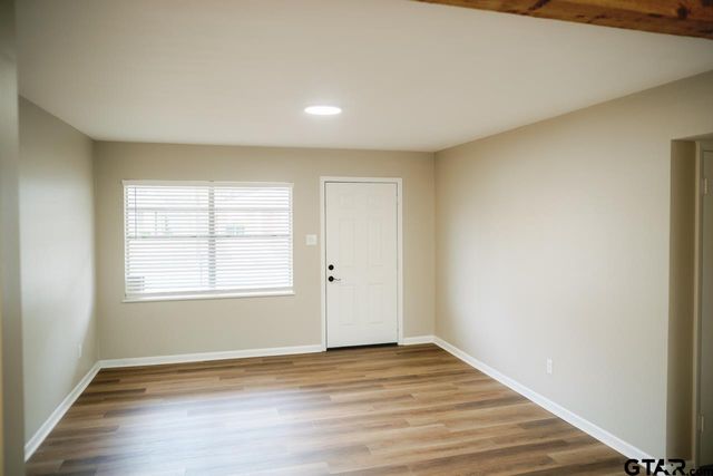 3131 Greg Ln, Tyler, TX 75701