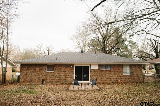 3131 Greg Ln, Tyler, TX 75701