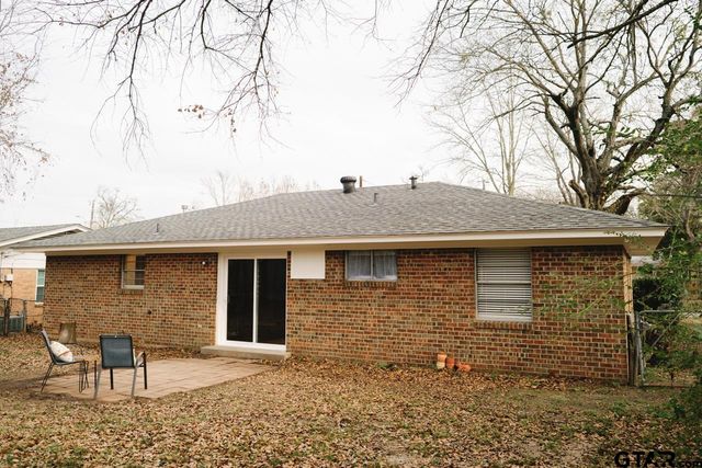 3131 Greg Ln, Tyler, TX 75701