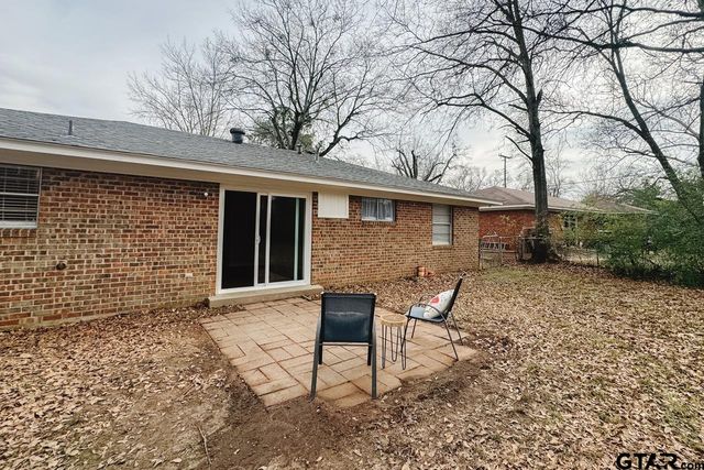 3131 Greg Ln, Tyler, TX 75701