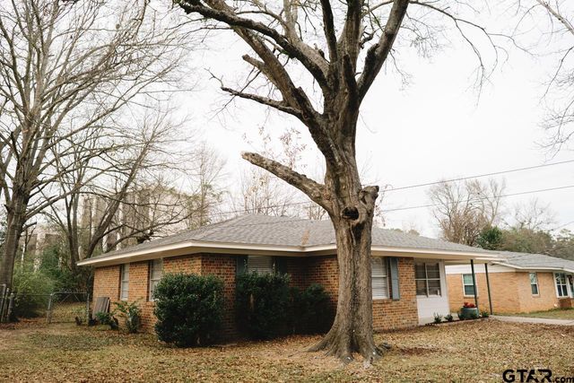 3131 Greg Ln, Tyler, TX 75701