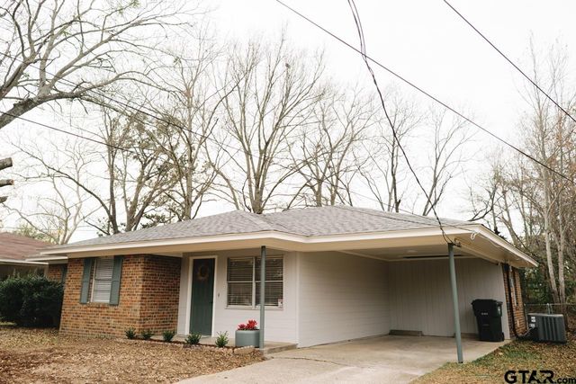 3131 Greg Ln, Tyler, TX 75701