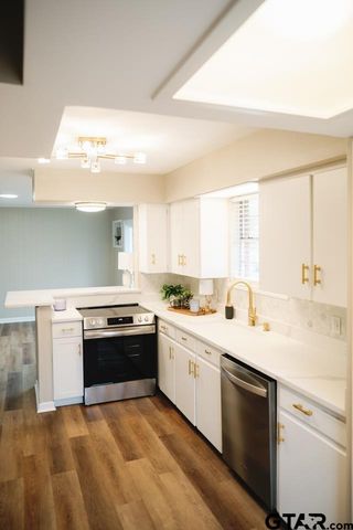 3131 Greg Ln, Tyler, TX 75701