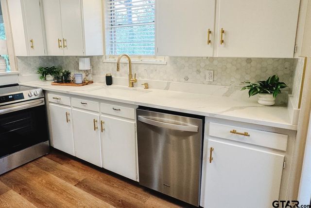 3131 Greg Ln, Tyler, TX 75701