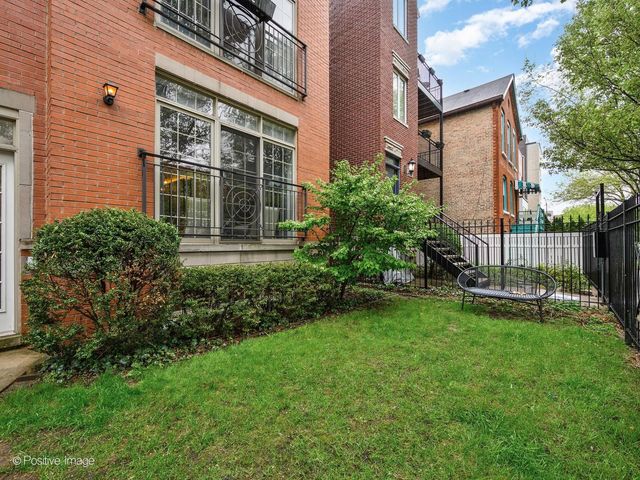1945 W Erie Street 1W, Chicago, IL 60622