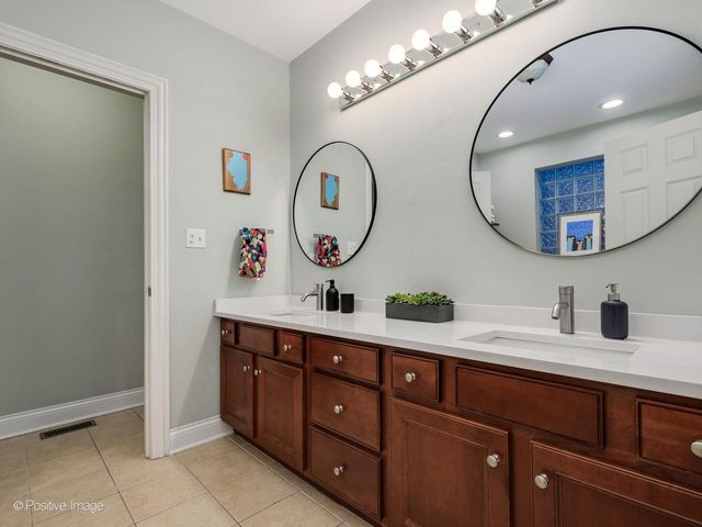1945 W Erie Street 1W, Chicago, IL 60622
