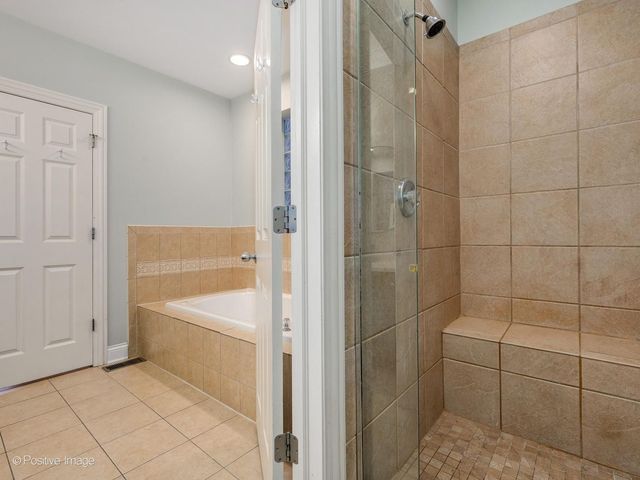 1945 W Erie Street 1W, Chicago, IL 60622