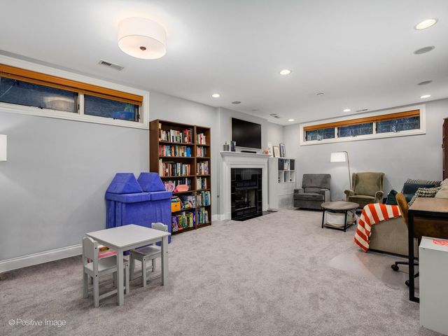 1945 W Erie Street 1W, Chicago, IL 60622