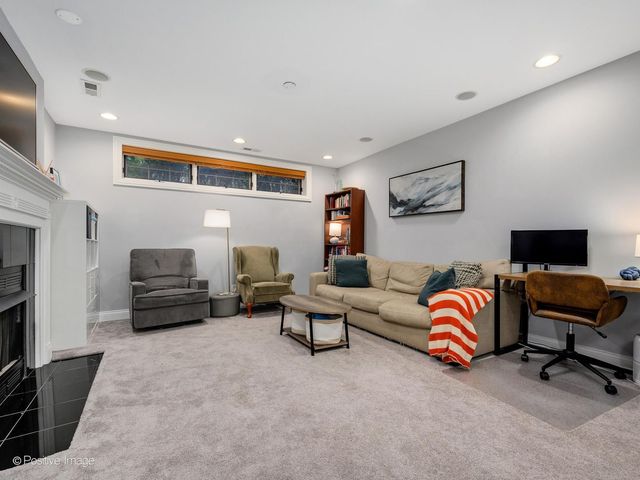 1945 W Erie Street 1W, Chicago, IL 60622